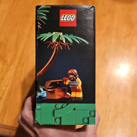LEGO Ray The Castaway #40566 - Picture 3 of 4